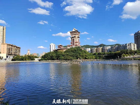 毕节:碧阳湖的夜晚和白天一样美!