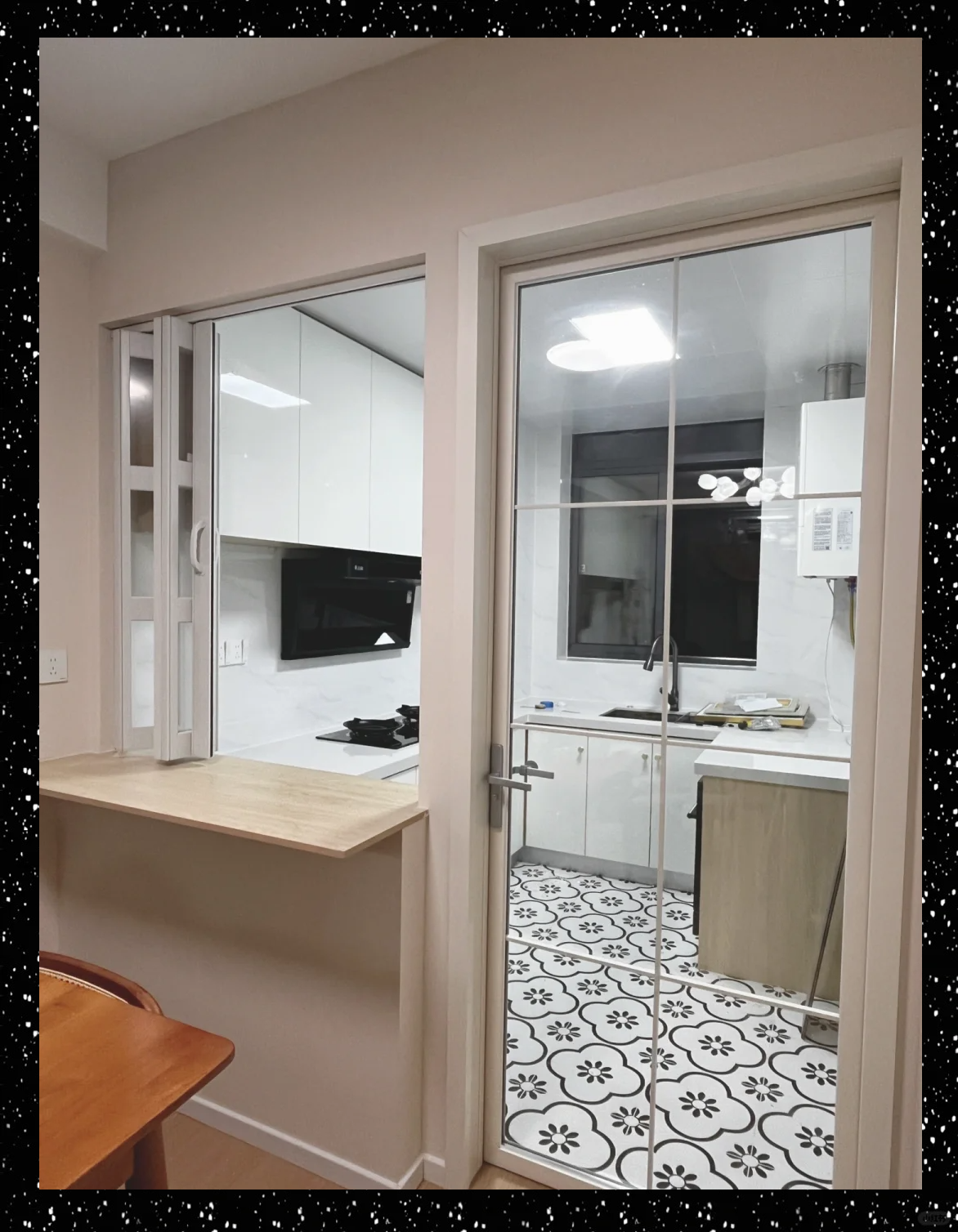 能够完全打开,非常适合厨房门洞较窄或家中日常活动进出频繁的家庭