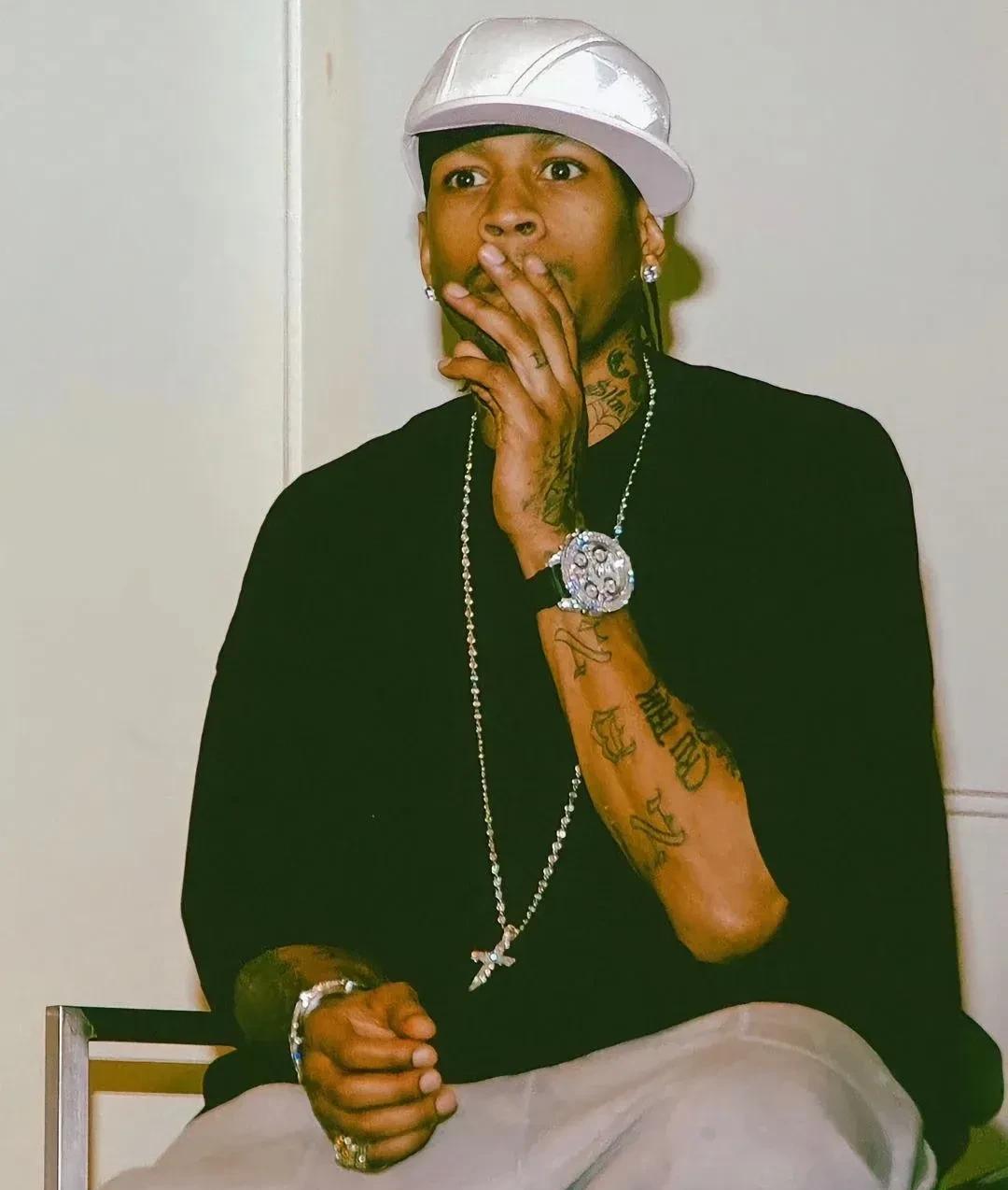 艾弗森,把嘻哈穿进nba的男人,在所有球员穿正装的时代