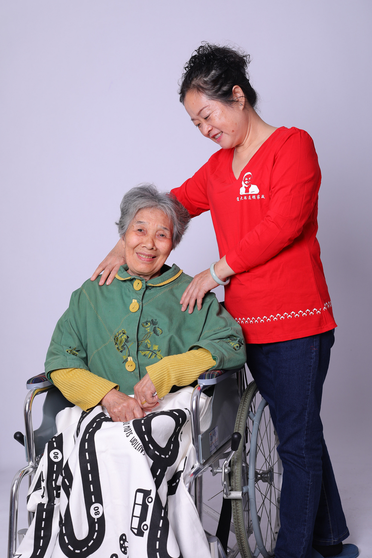 傻大姐家政守护最美"夕阳红"