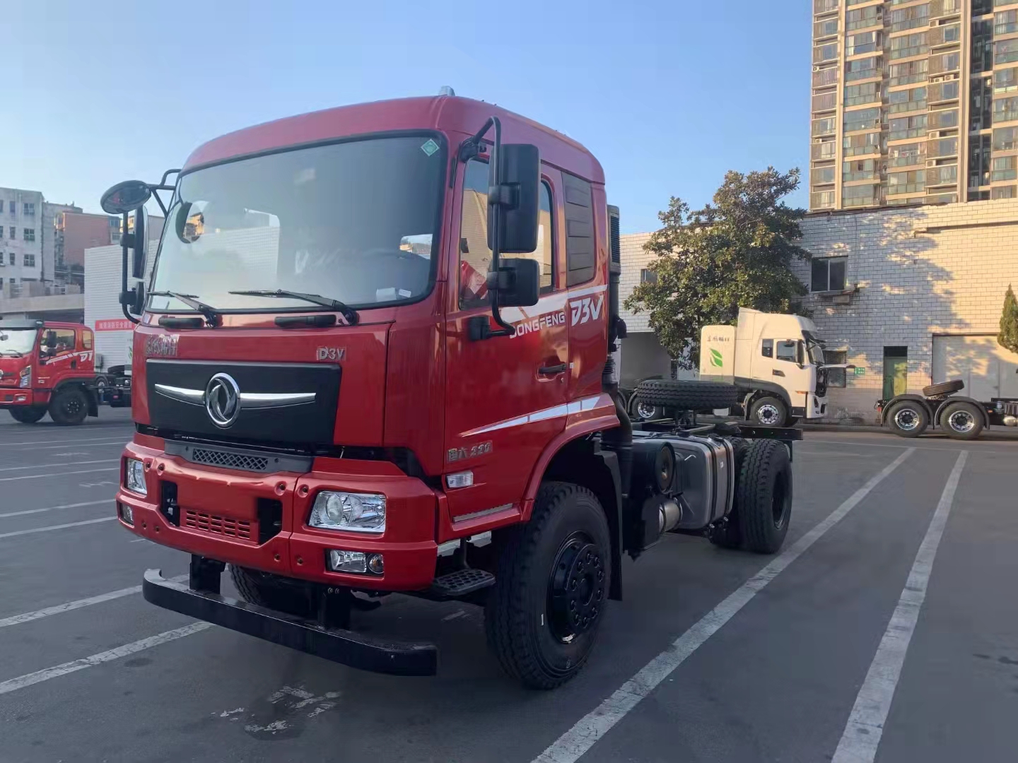 8米轴距自卸车,国六东风4x2拓行220翻斗