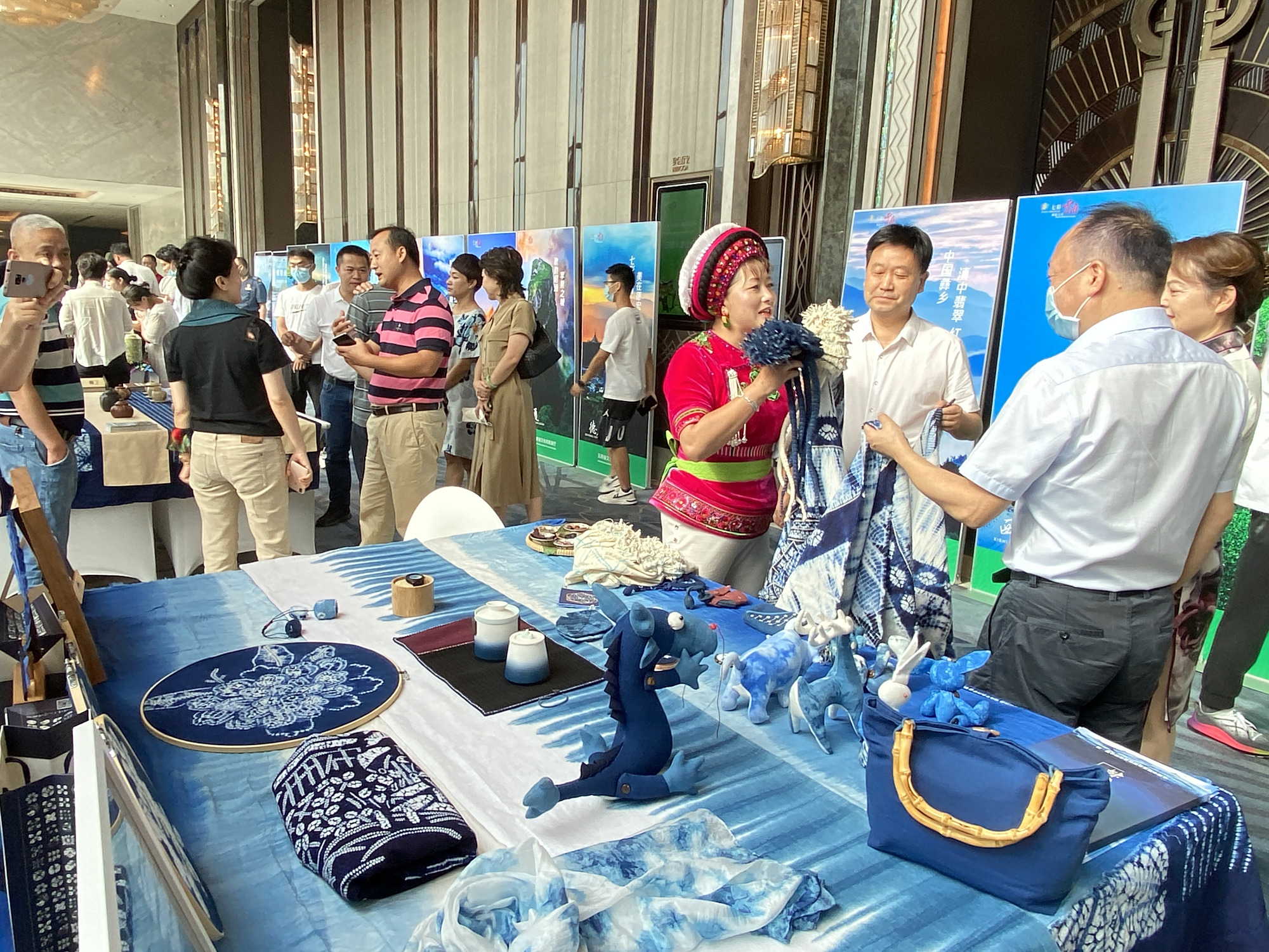 云南特色文旅产品现场推介  王雪娟 摄