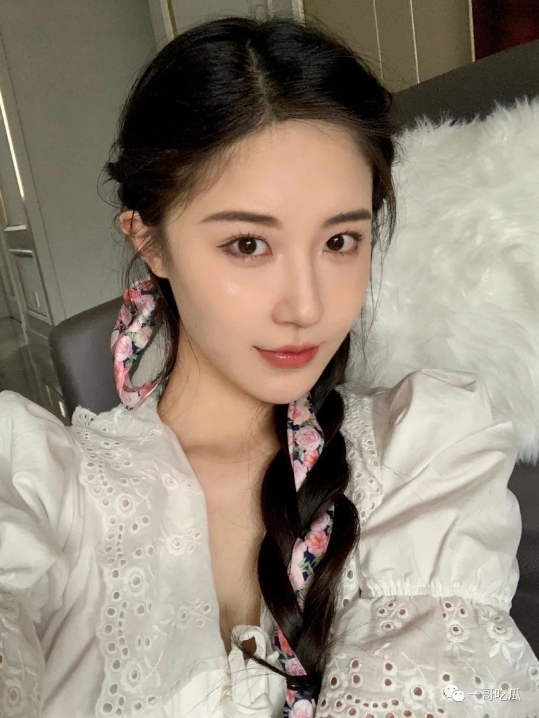 网红@一坨是于雯_晒自拍,像不像某个女明星?