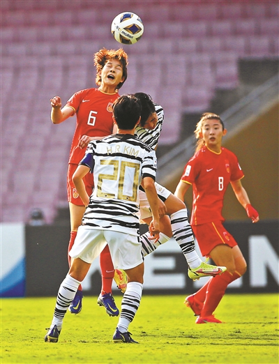 冰足双喜看巾帼