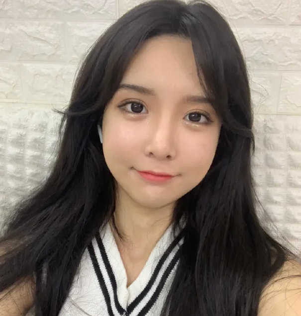 abbily"变性"半年未痊愈,晒照被指太血腥,网友:非练葵花宝典