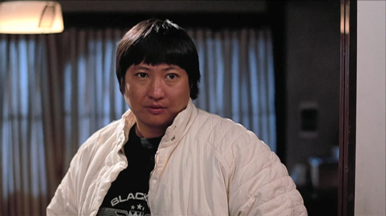 吴耀汉设灵,洪金宝拄拐送别姜大卫泪目,儿子哭红眼太太却笑了