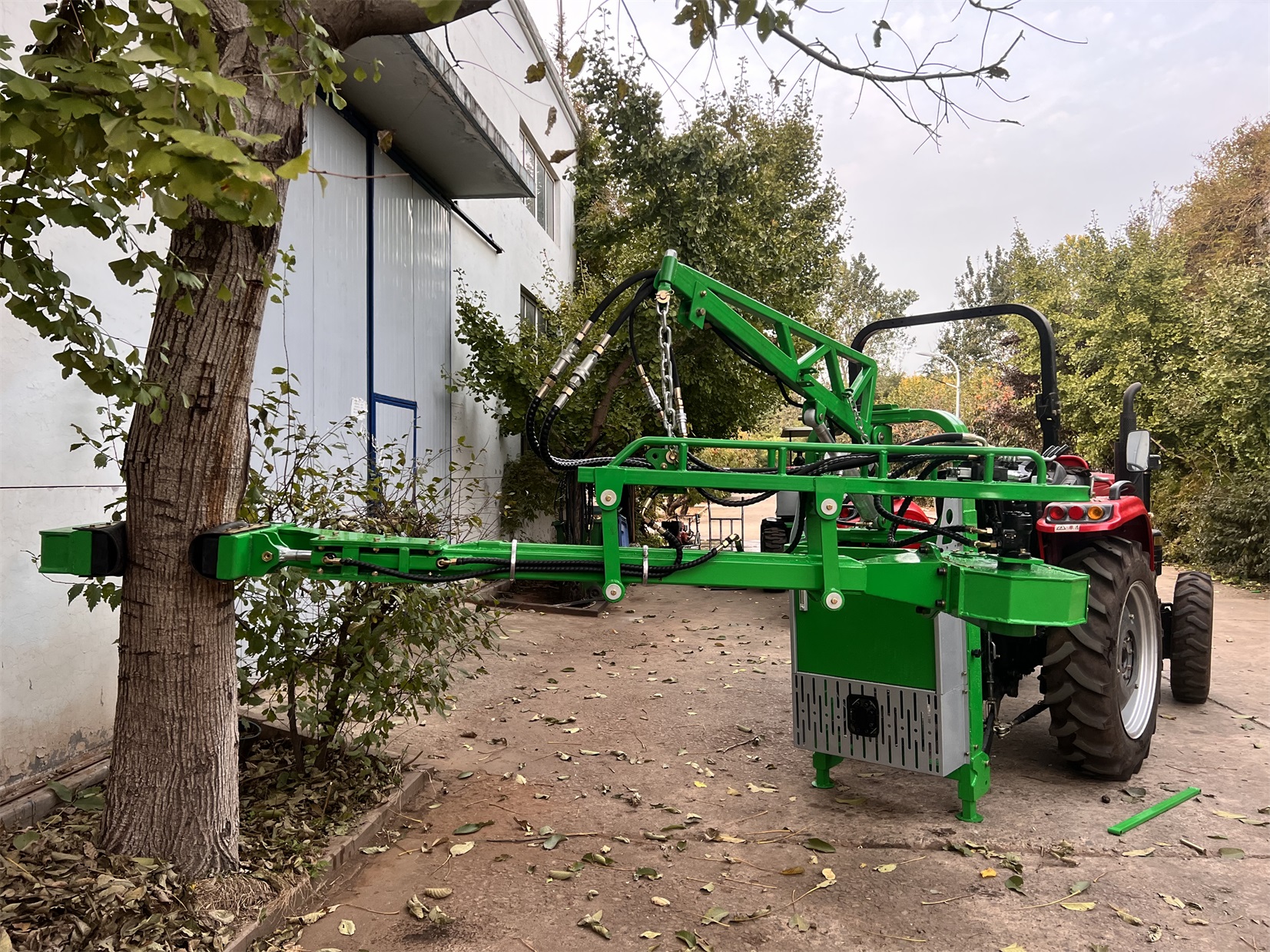 杭州临安山核桃采收好帮手——核桃震动采摘机采收机