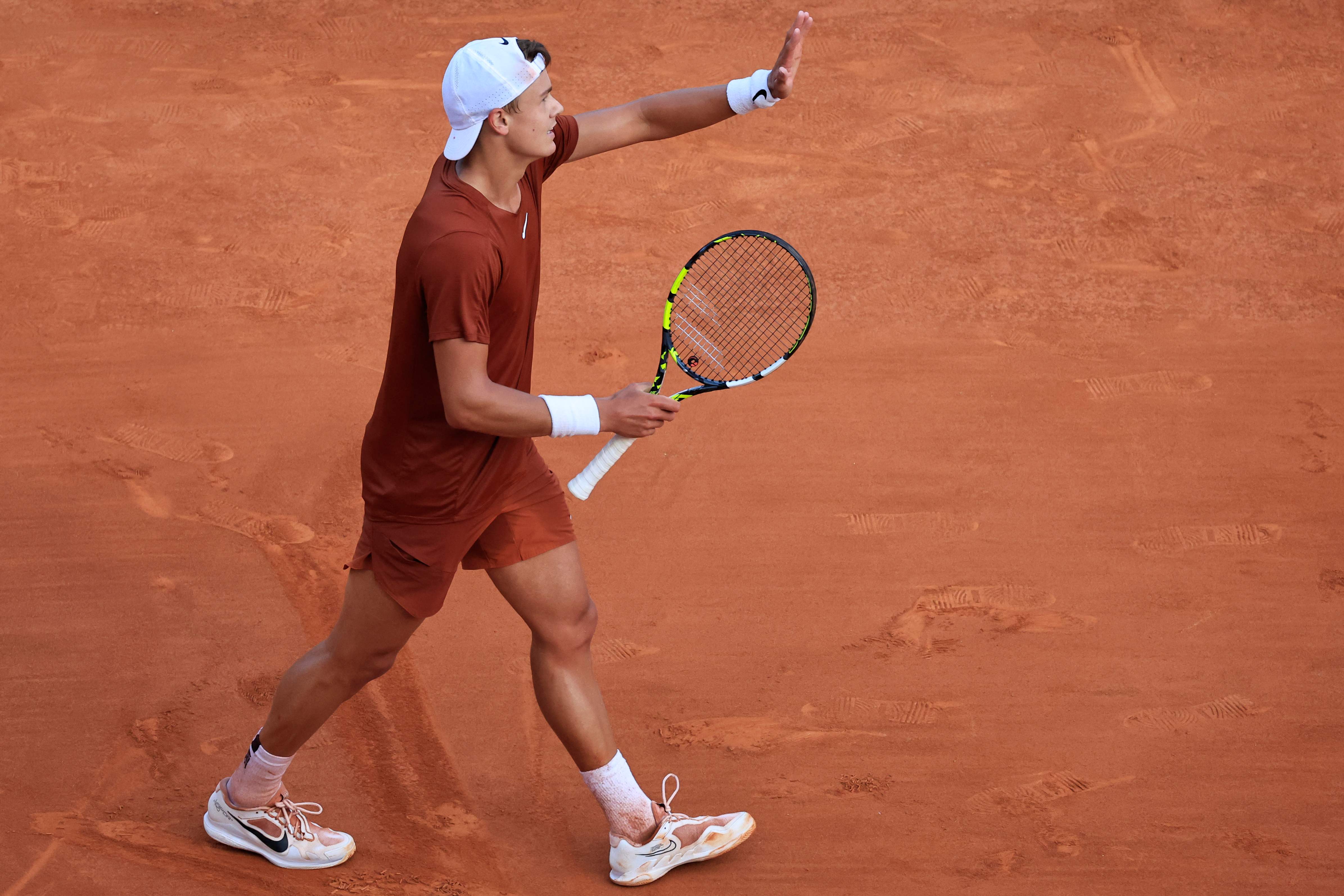 网球——蒙特卡洛大师赛:鲁内晋级