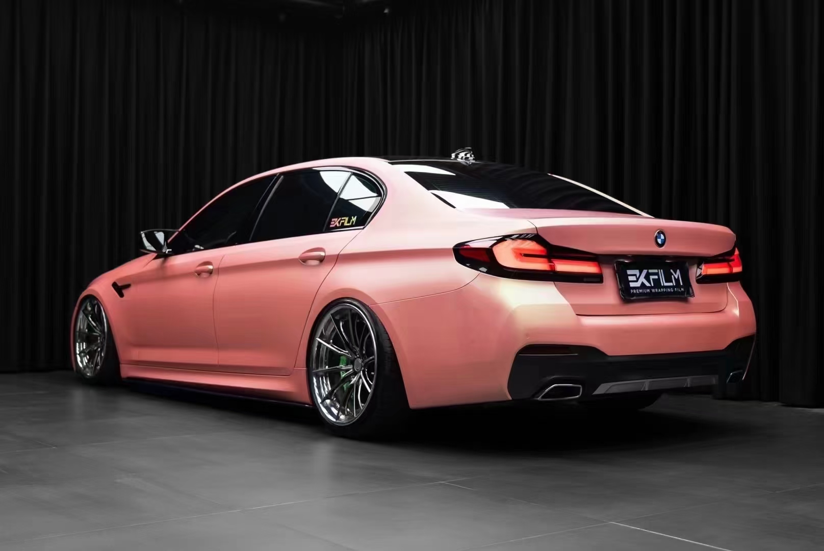 宝马5系ekfilm改色膜玫瑰粉金,柔柔的梦幻粉金色调