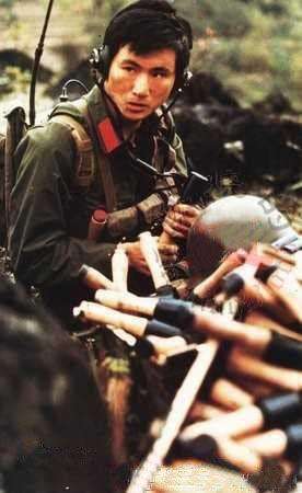 越战英雄杨启良,孤身毙敌18人,转业后做了调解纷争的"老娘舅"