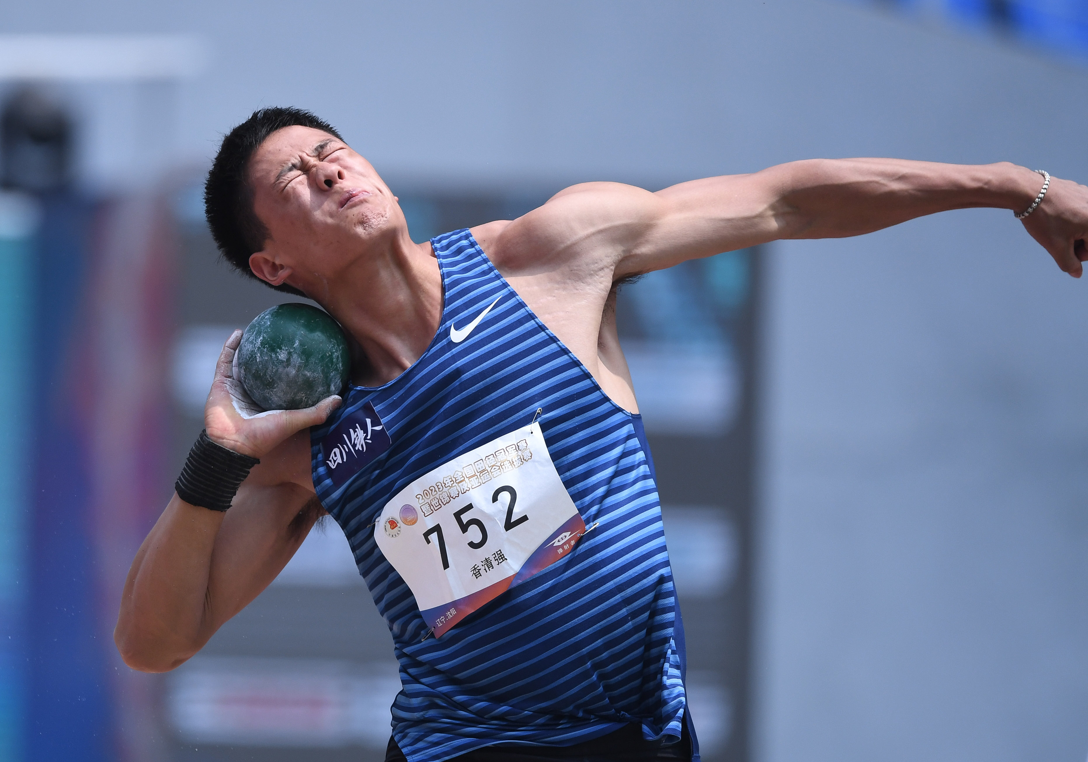 田径——全国冠军赛:男子十项全能铅球赛况