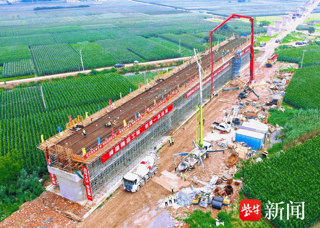 江苏盐城大丰港铁路支线工程首个整体现浇连续梁成功浇筑