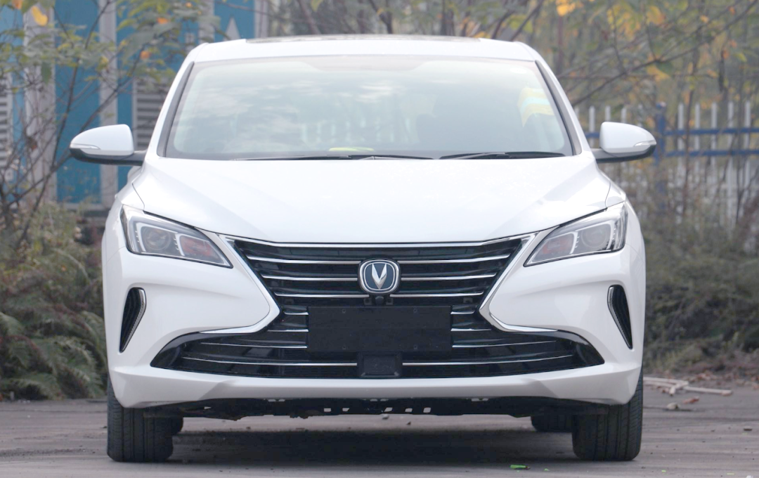 长安逸动xt:颜值与实力并存,紧凑型两厢车新选择