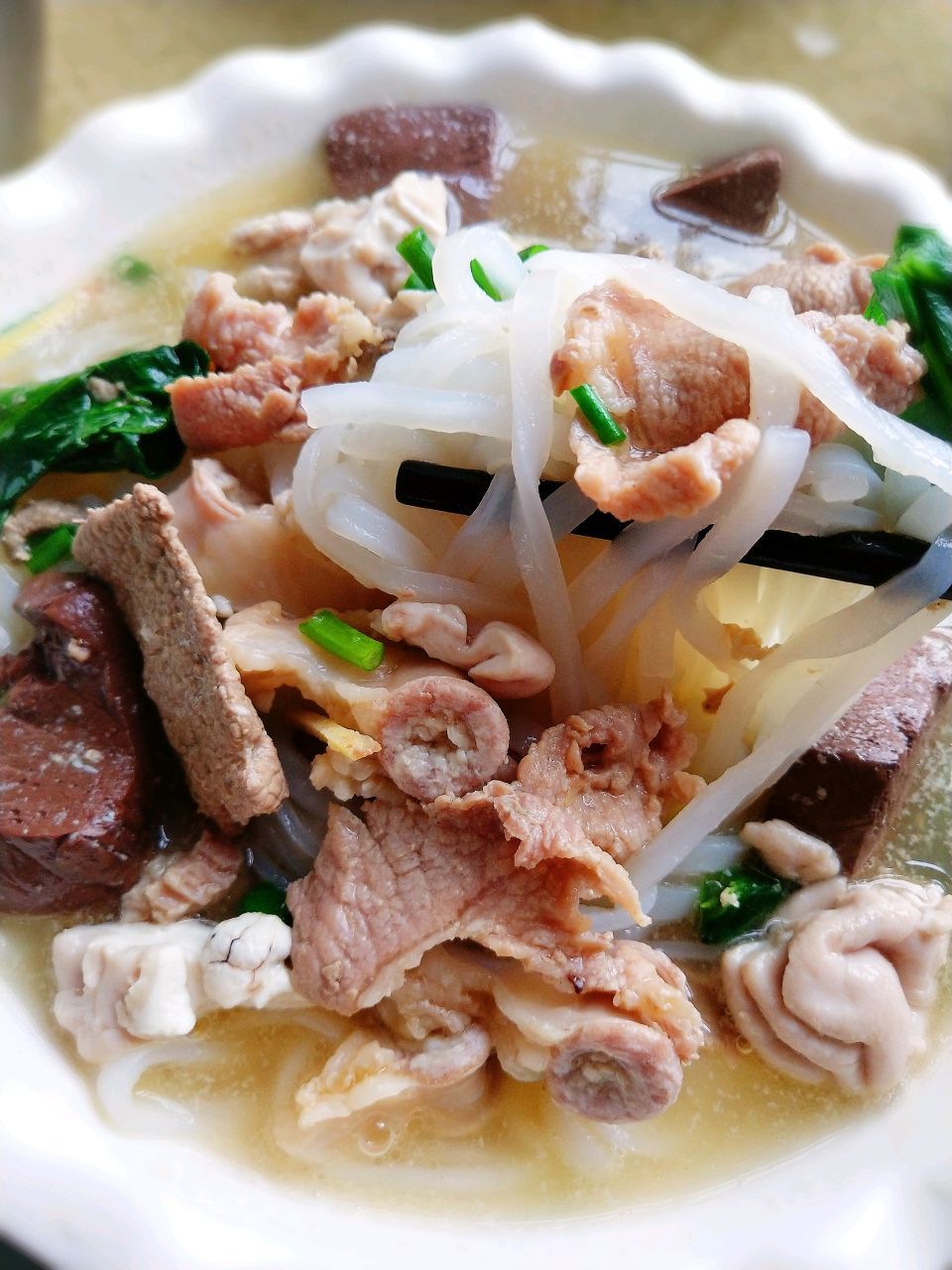 玉林人民早餐摊子上的生料粉,为什么号称"粉中霸王"