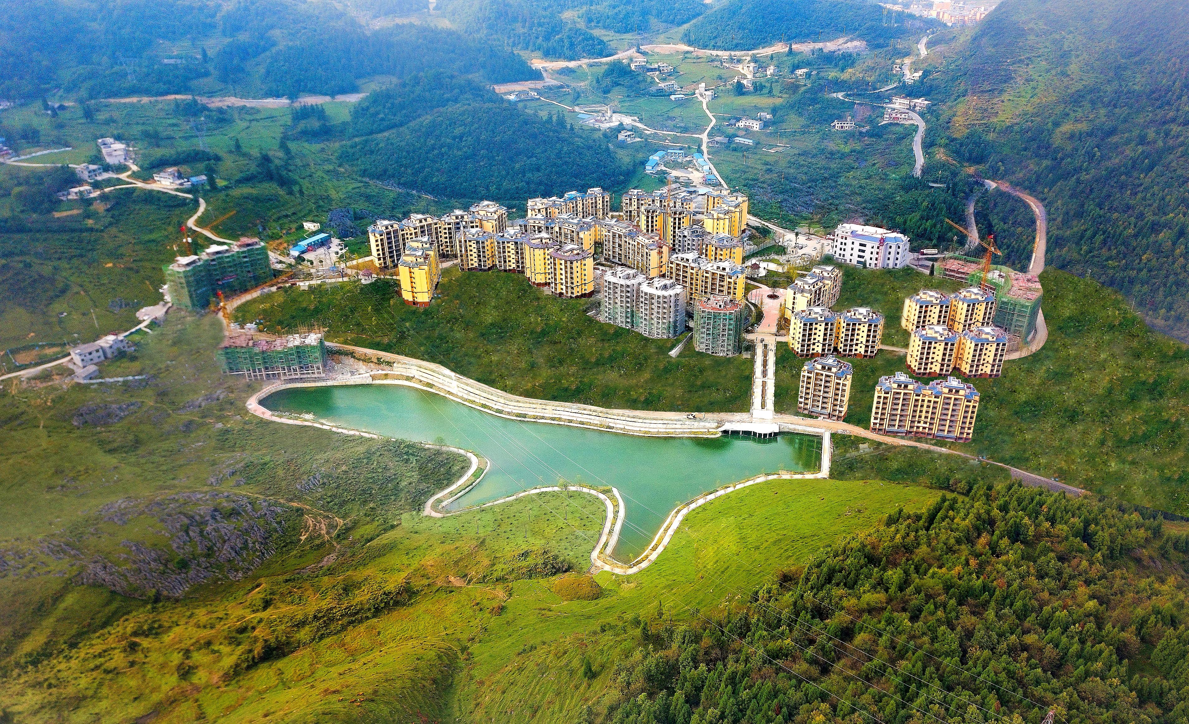 贵州仙源镇避暑房,泰达谷海拔1400米,有山有水有草原,离场镇近