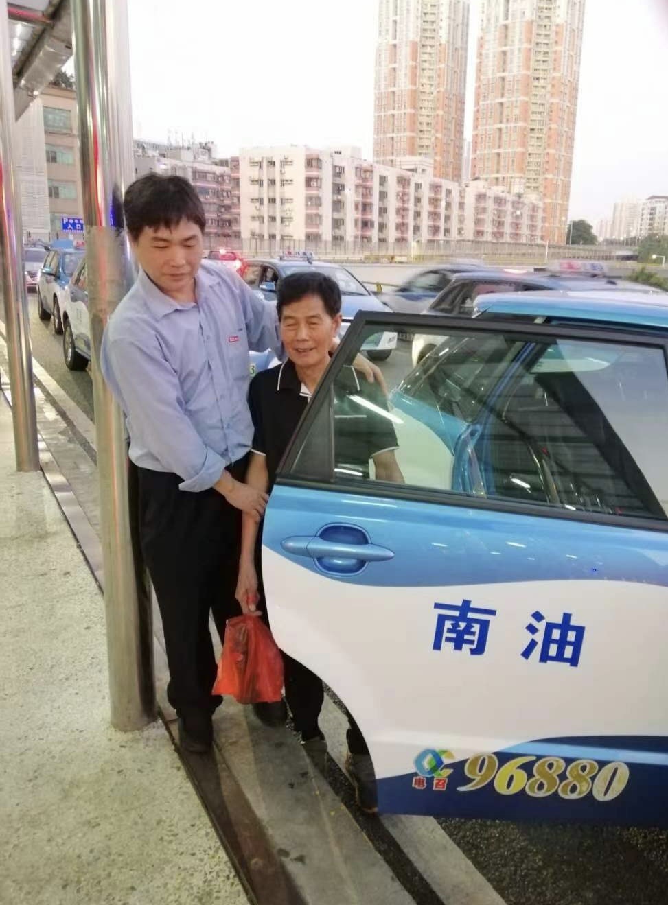 李忠:"20多年零事故零违章,安全是我最大的承诺"|2023深圳劳模故事④