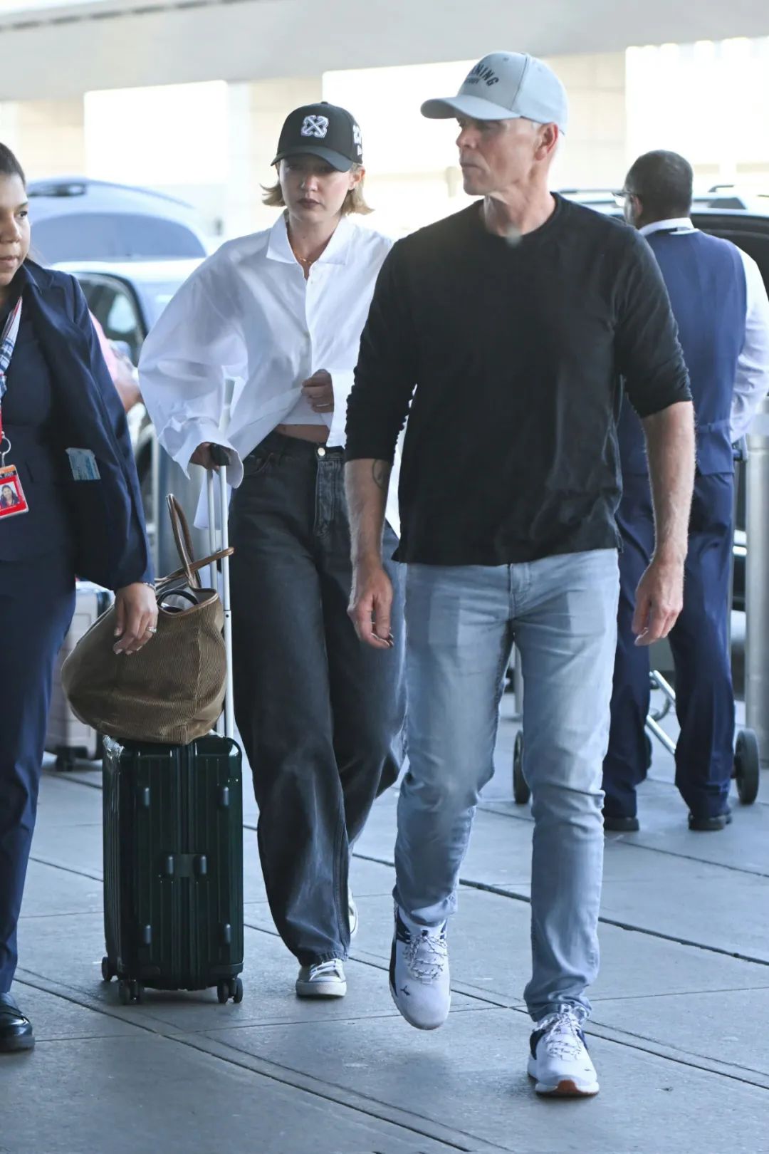 爆米花|准妈妈海莉开启疯狂晒孕肚模式,74岁梅姨享