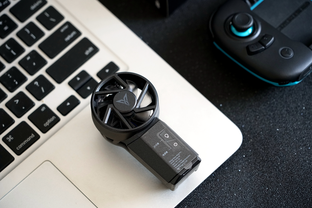 飞智蜂翼pro双效手机散热器:有线半导体制冷 无线风冷,真香!