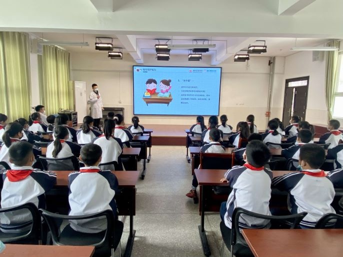 浙江路小学开展小学生视力保健知识讲座