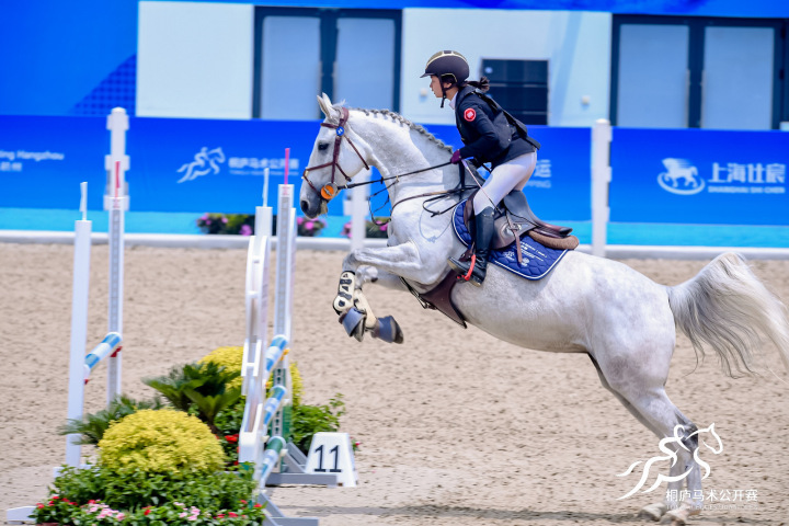 瑶琳仙境旁看策马奔腾 国际马术公开赛桐庐开幕
