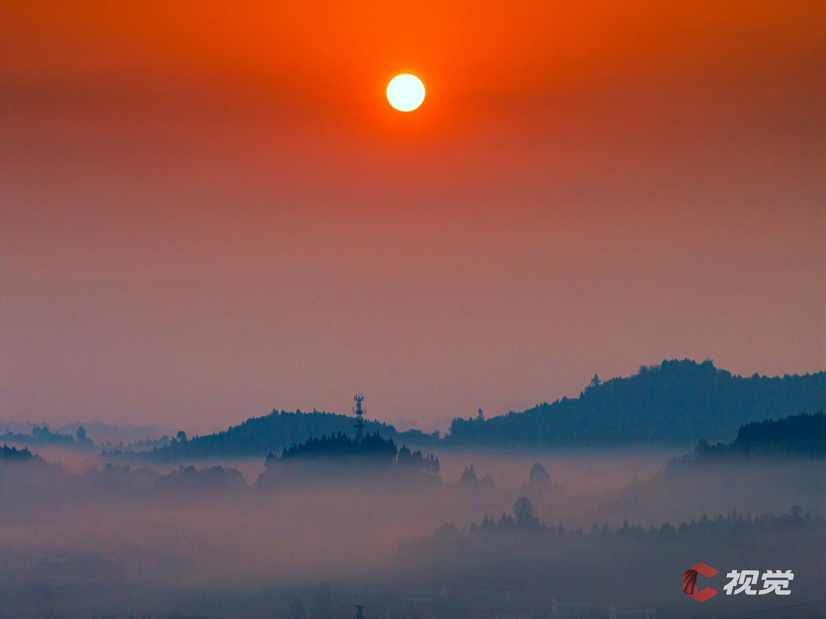 c视觉·航拍四川90︱瞰山乡冬日图:红日映山河 云雾绕城乡