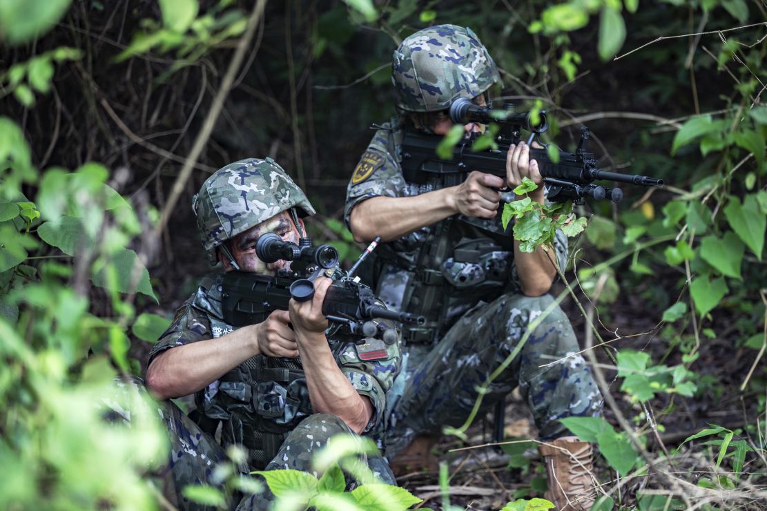 武警战士壁纸图片