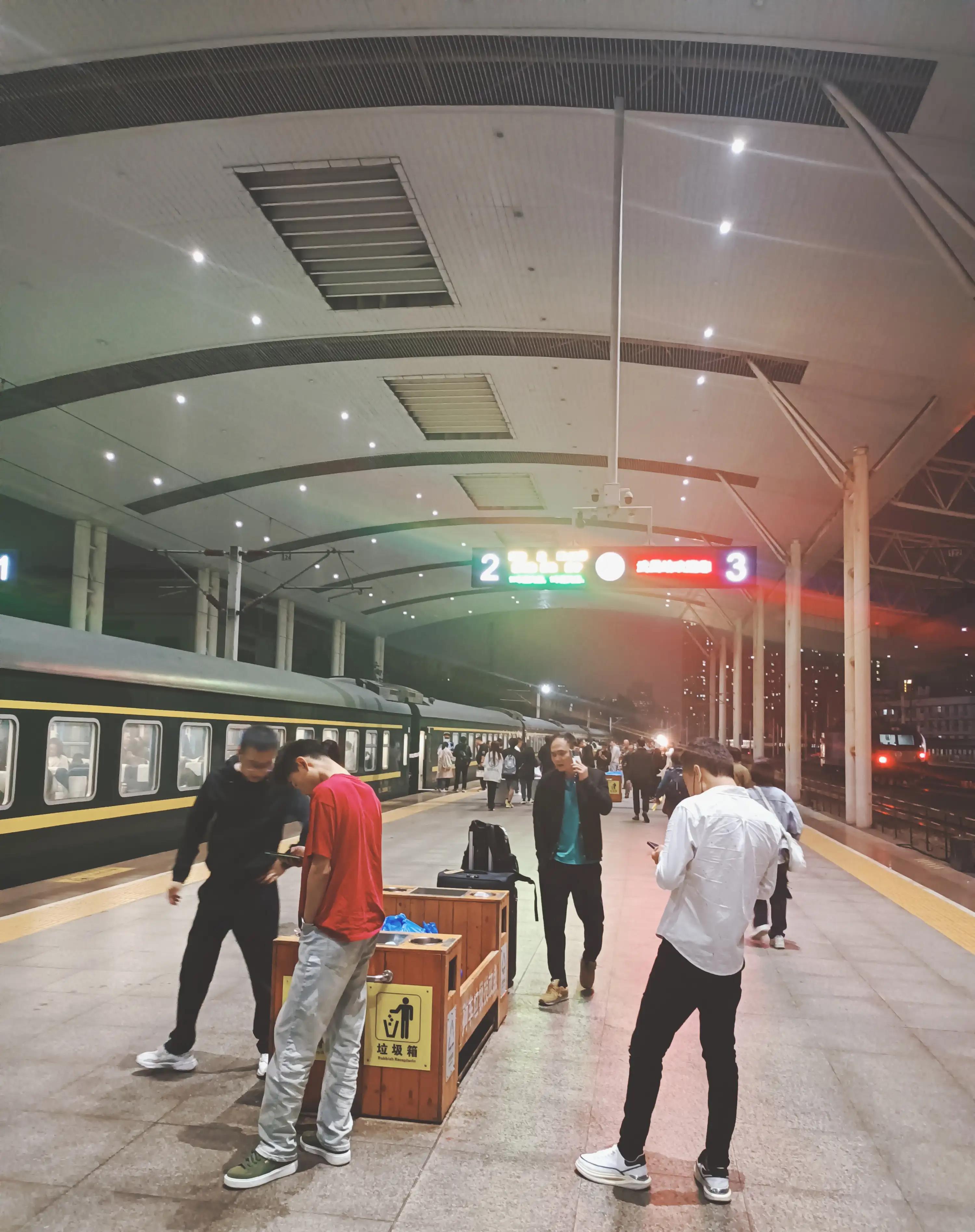 从深圳东没有买到z230火车的硬座及卧铺票,只好买了站票 本想买