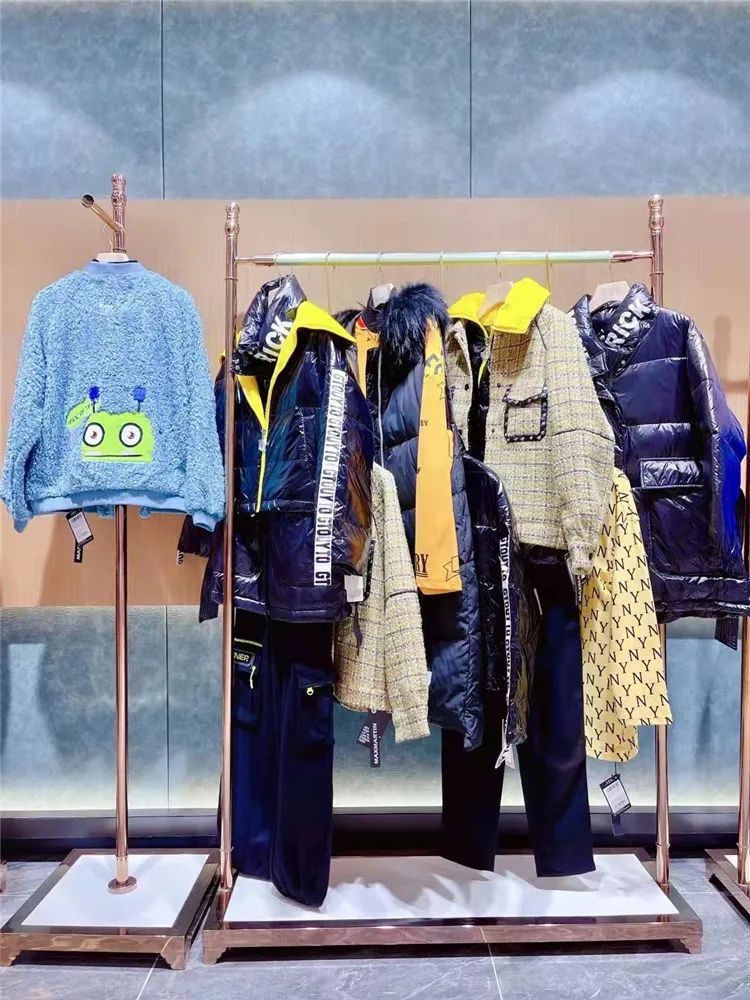 maxmartin(玛玛绨)源于欧洲时尚文化,塑造时尚,高雅,悠闲的设计风格