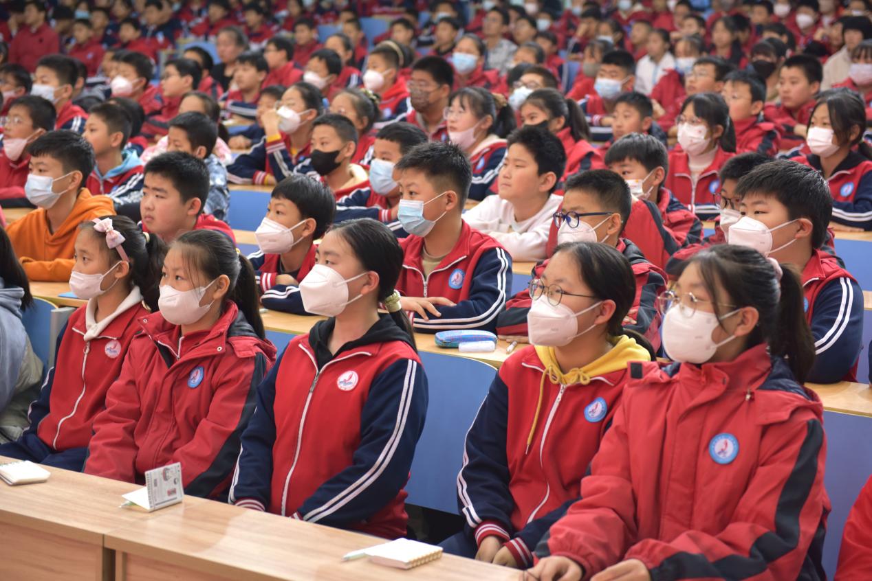 滨海一中举行预防校园暴力法治教育报告会