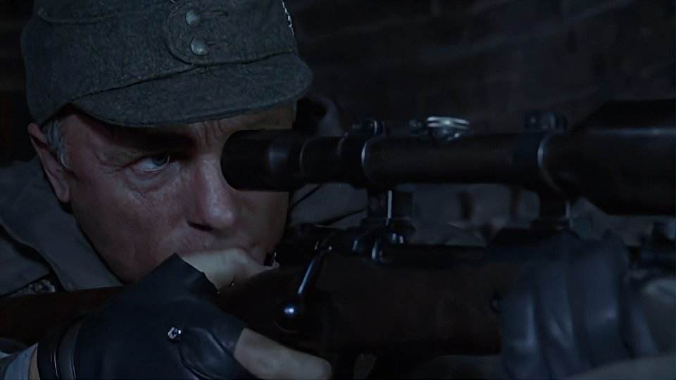 《兵临城下》电影解说词(1)凭着5发子弹,瓦西里成为顶尖狙击手