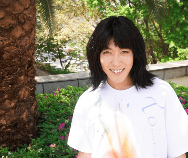 姜思达和史航的恋情被曝光后引发了各界的关注和热议