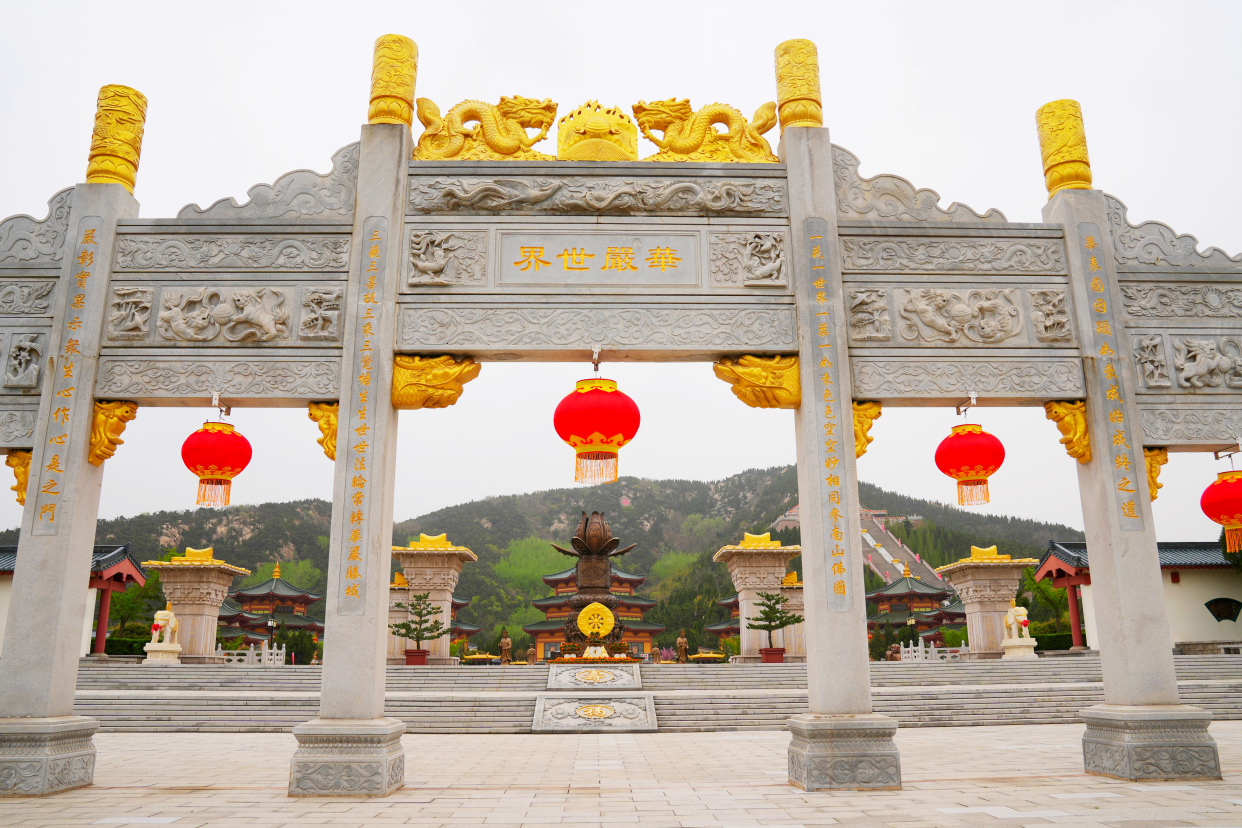 让我踏上了山东龙口的旅途,第一站我来到了南山旅游景区,在清幽静谧的