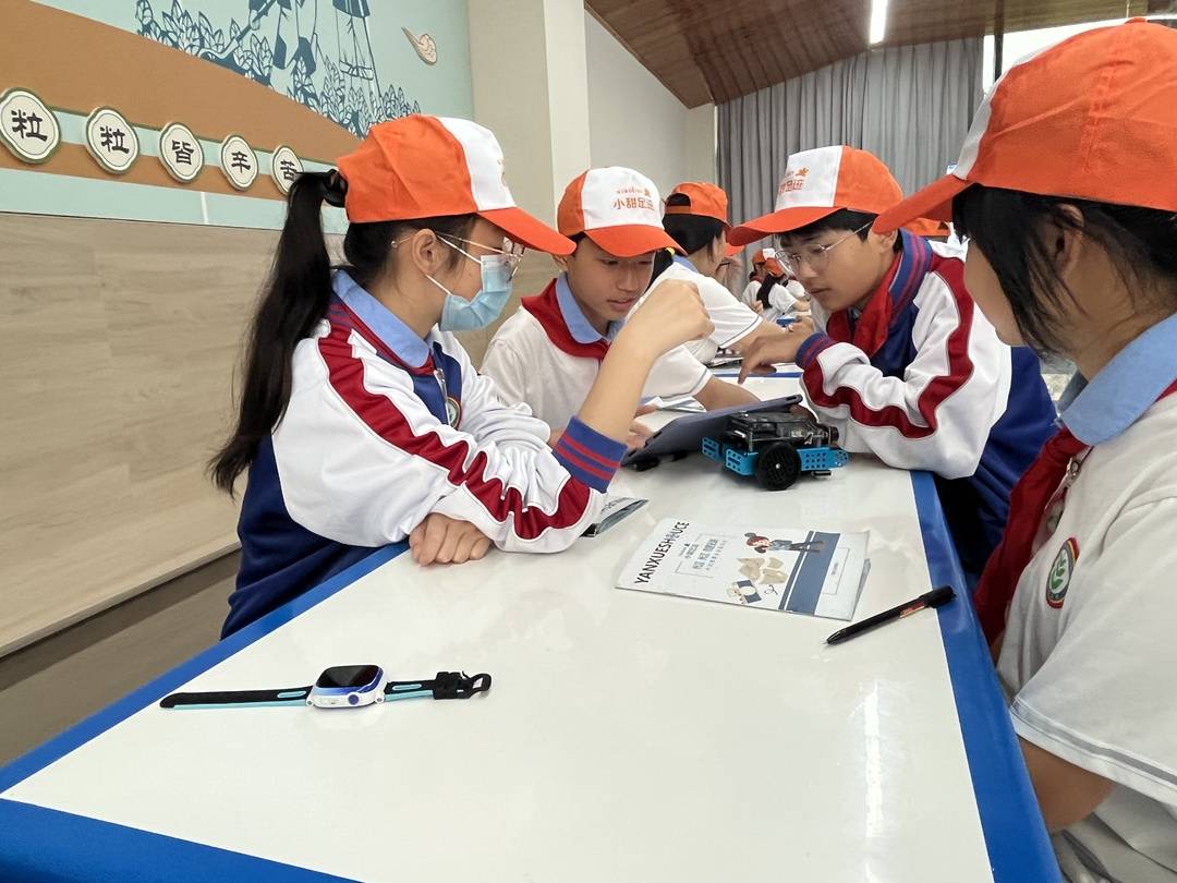 四川内江三中组织学生开展研学实践活动