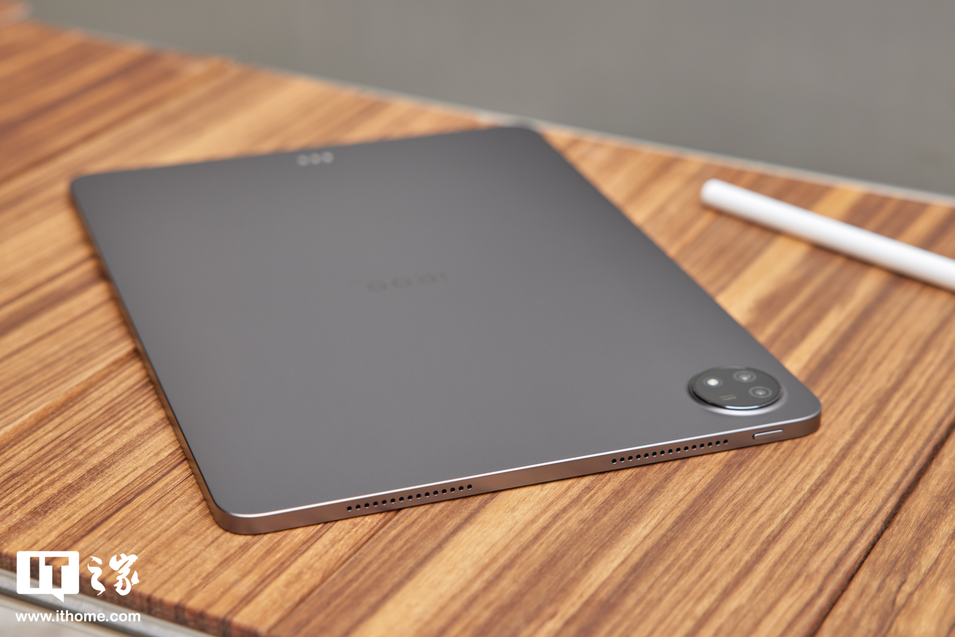 「it之家开箱」iqoo pad 图赏:低调深灰,精巧巨幕