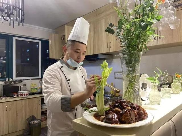 "上门做饭4菜1汤66元"火了!家庭私厨是门好生意吗?