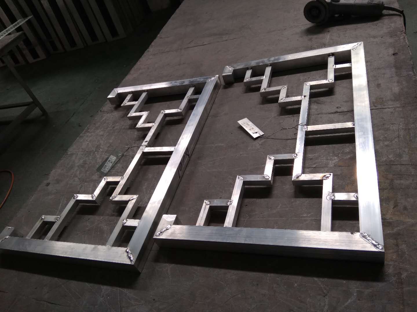 古典金属格栅窗花怎么制作