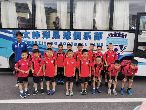 首届庄行青少年足球冠军赛落幕 昔日东亚名将王佳玉携舟山队夺冠