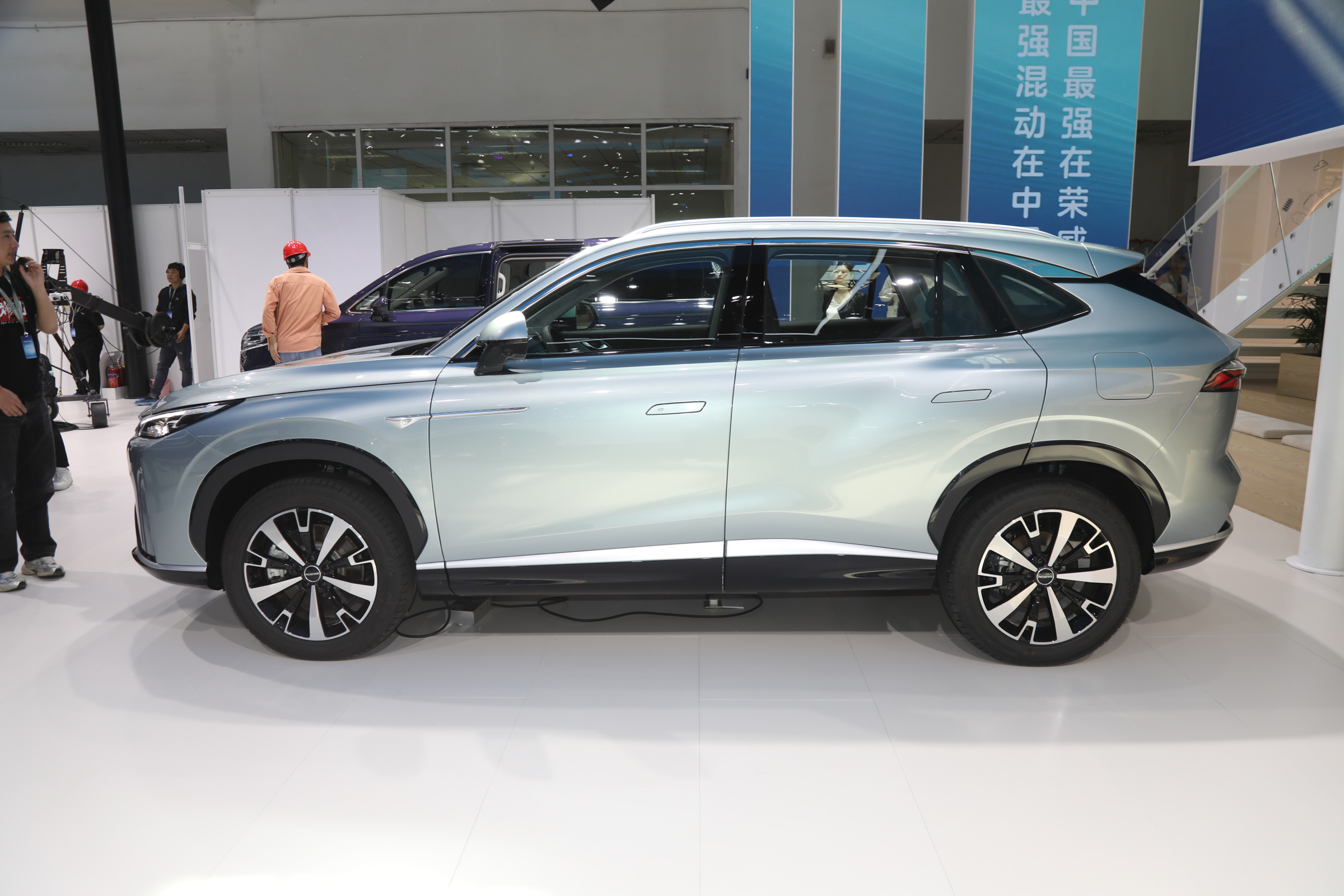 荣威suv 混合图片