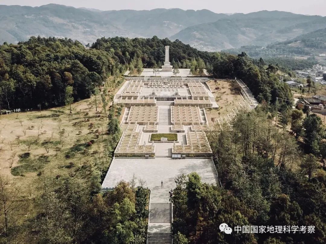 航拍松山战役纪念雕塑群05与抗战老兵,筑路者后人面对面,与历史对话