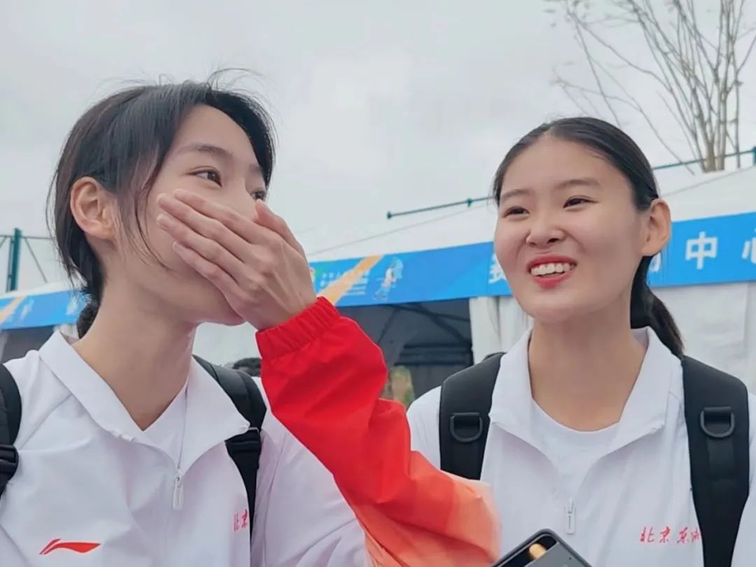 跳跃的青春——记北京女孩邢晶晶获得第一届学青会女子跳高冠军