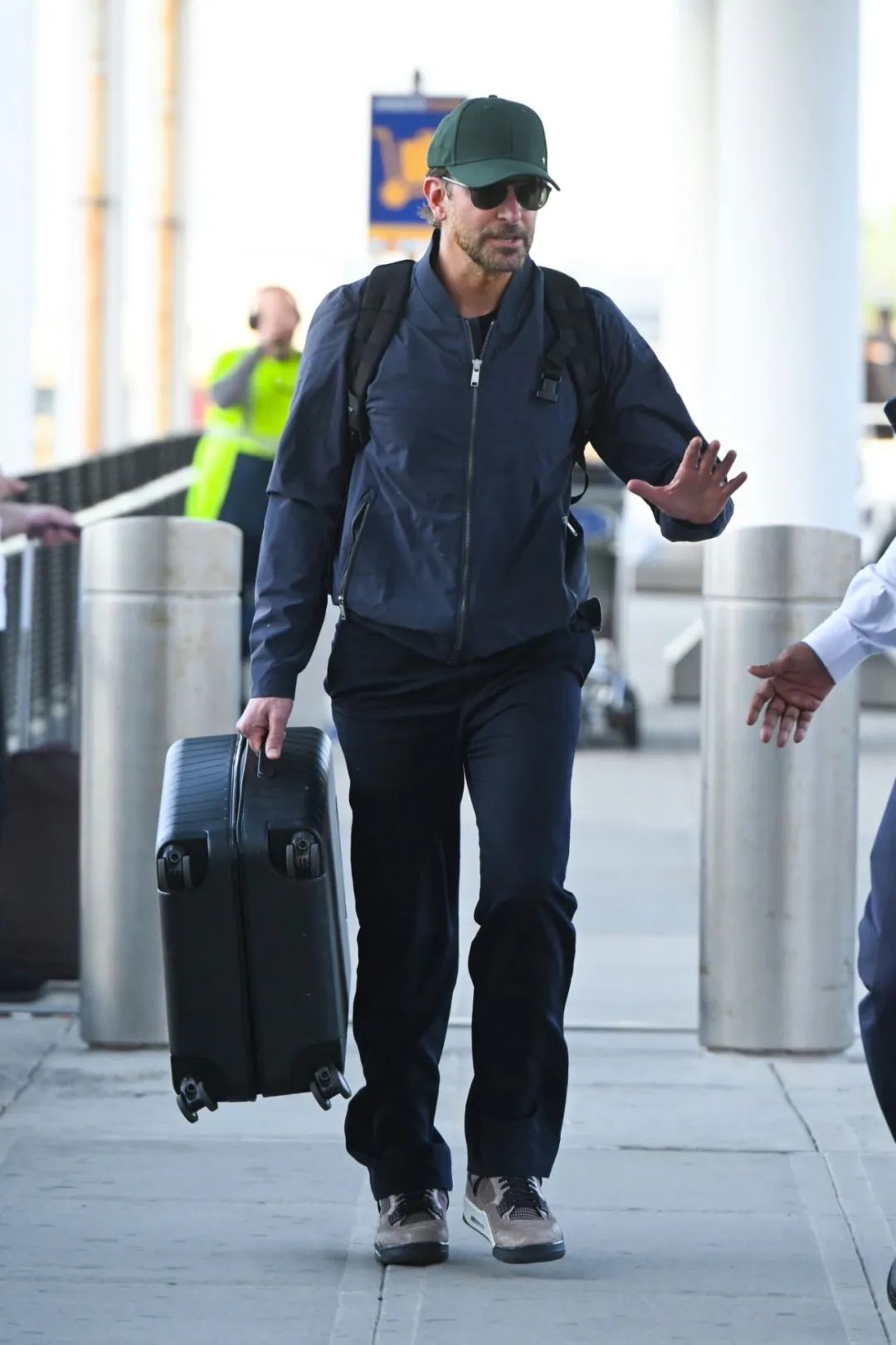 爆米花|准妈妈海莉开启疯狂晒孕肚模式,74岁梅姨享