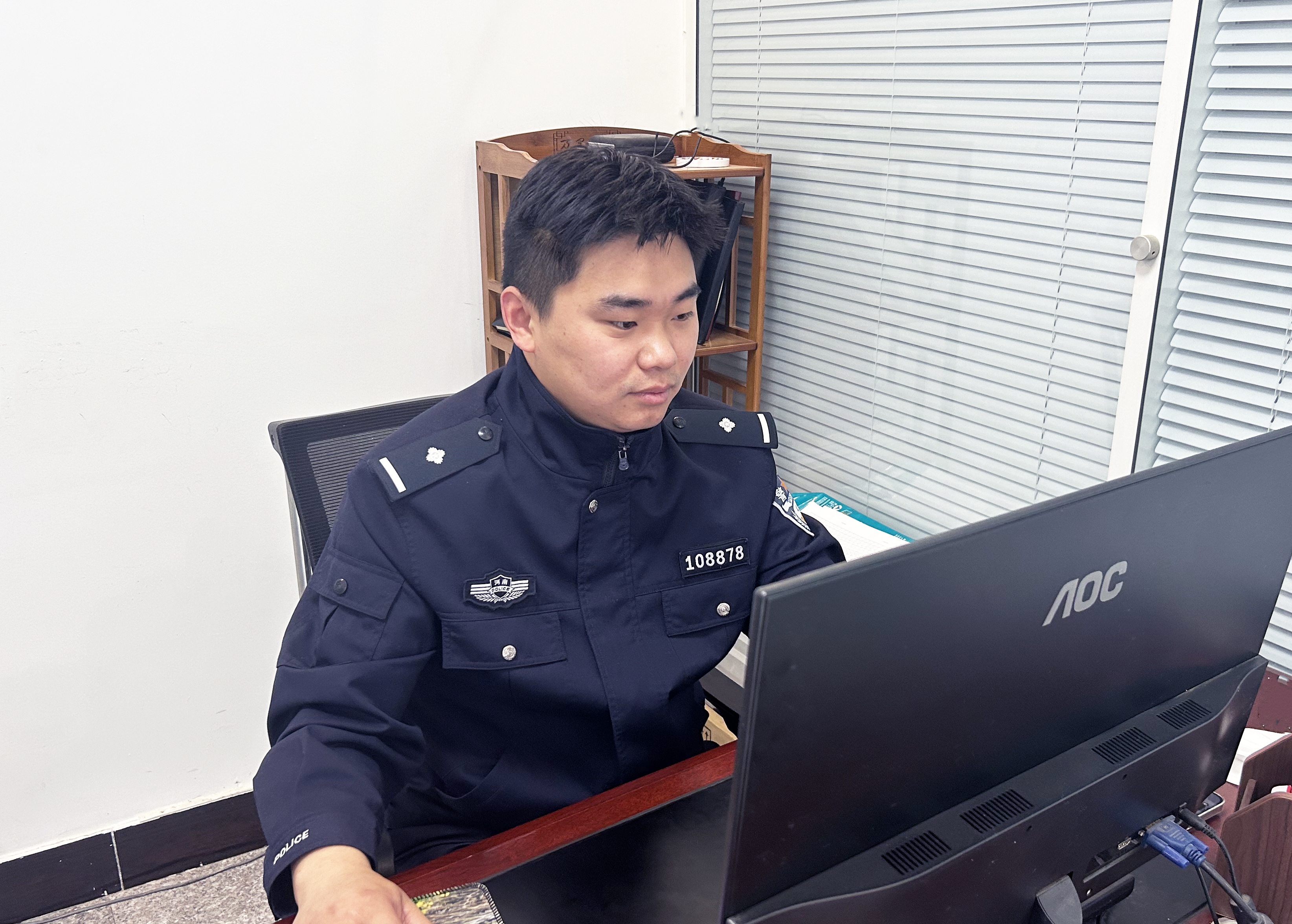 郑州市公安局惠济分局民警殷孟辉:警徽闪耀的人民卫士