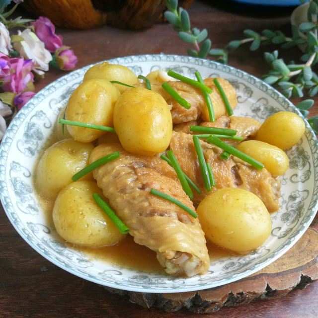 鸡翅炖小土豆,鲜香入味,好吃极了
