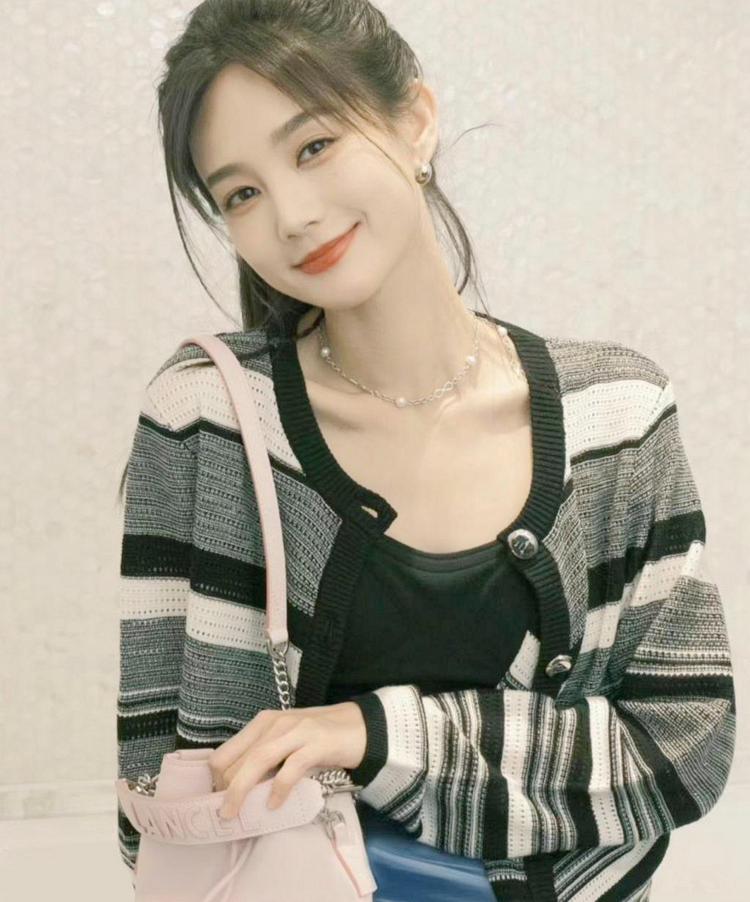 李一桐的高马尾太美了!清纯可爱短发!