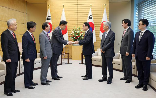 韩访日代表团与日本首相会面