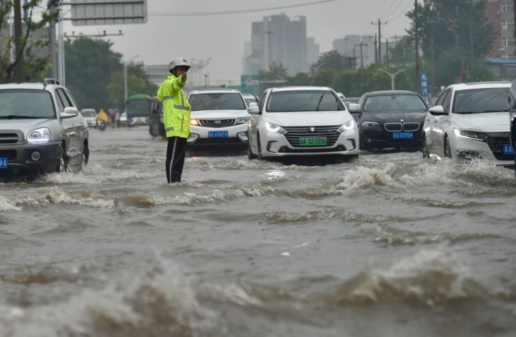 河南鹤壁大雨图片