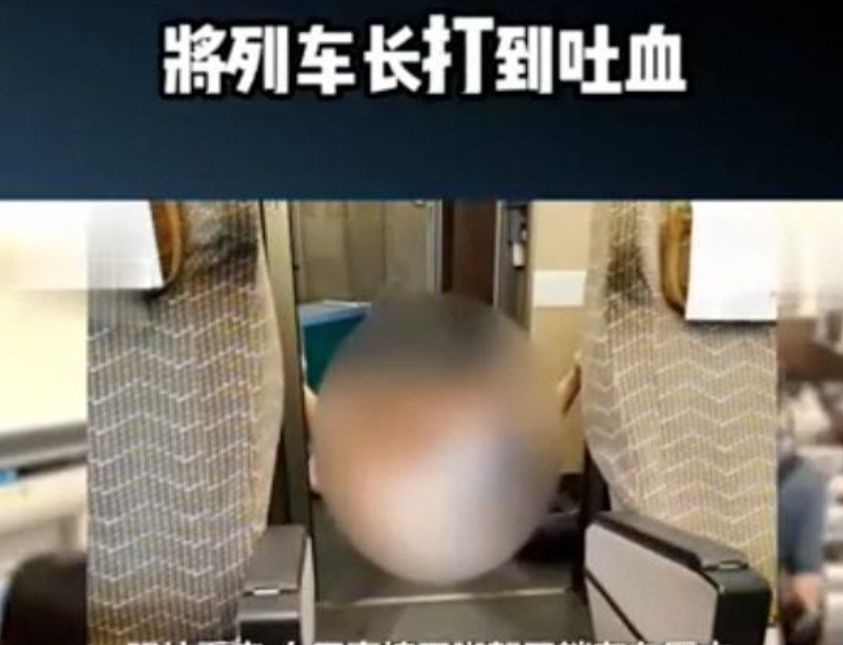 湖北年轻女子一丝不挂大闹高铁当众表演全裸劈叉惊呆乘客