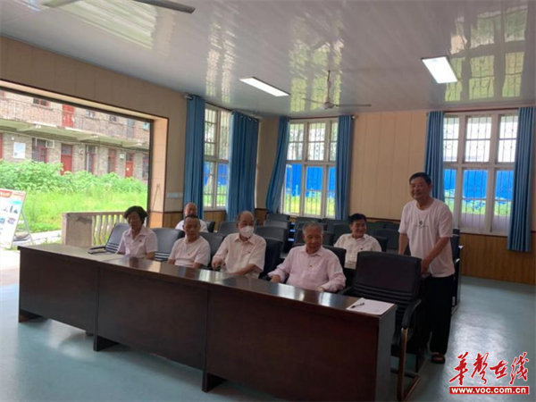 芷江一中退休教师党支部开展庆"七一" 主题党日系列活动