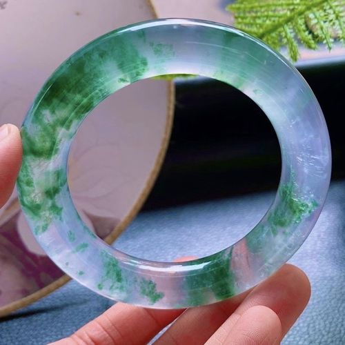白色糯种翡翠手镯多少钱