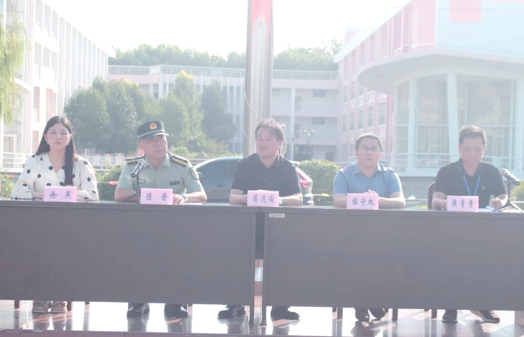 安宜高中军训开营:纪律与意志的铸就